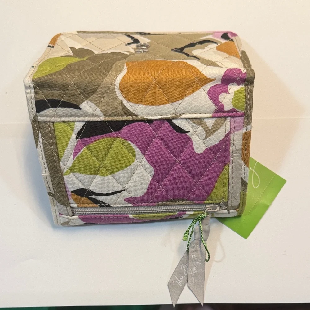 Vera Bradley Green and Pink Quilted Wallet - Picture 13 of 16